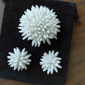 Vintage MCM Designer Torpedo AB Point  Cream Floral Brooch and Earring Set